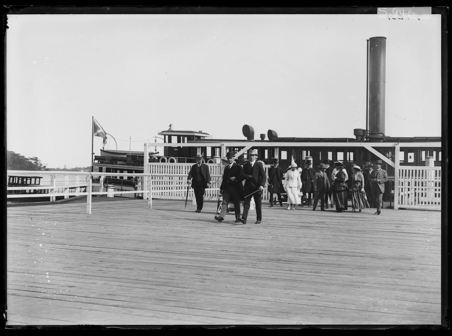Passengers disembarking at Taronga Park Wharf, October 1916. Digital ID NRS4481 7_15969 ST5946