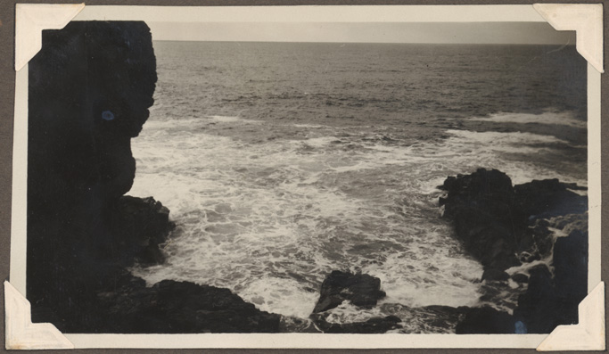 At Kiama blowhole, 9 Apr 1930. Digital ID 549_a029_a029000291 At Kiama blowhole, 9 Apr 1930. Digital ID 549_a029_a029000291