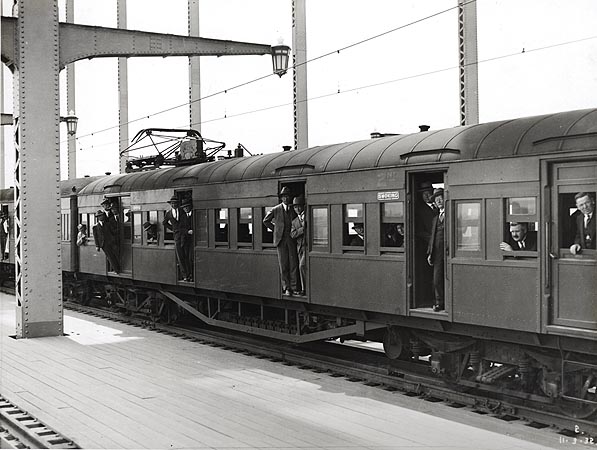 First electric train on Sydney Harbour Bridge, 11 Mar 1932. Digital ID 12685_a007_a00704_8735000063r First electric train on Sydney Harbour Bridge, 11 Mar 1932. Digital ID 12685_a007_a00704_8735000063r