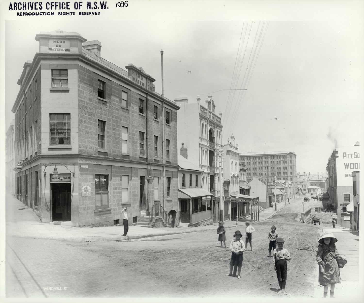 The 'Hero of Waterloo' on Windmill Street, The Rocks (Rocks Resumption photographic survey), 1901. Digital ID 4481_a026_000170