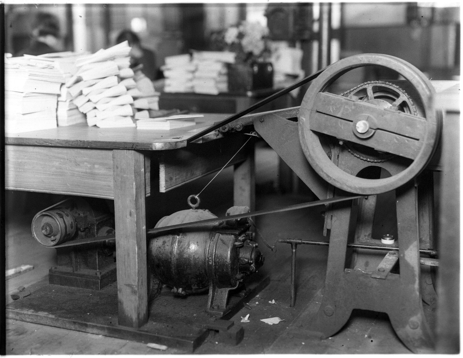 Head Office Government Printing Office, gathering machine, 1928. NRS-4481-3-[7/16006]-St12435