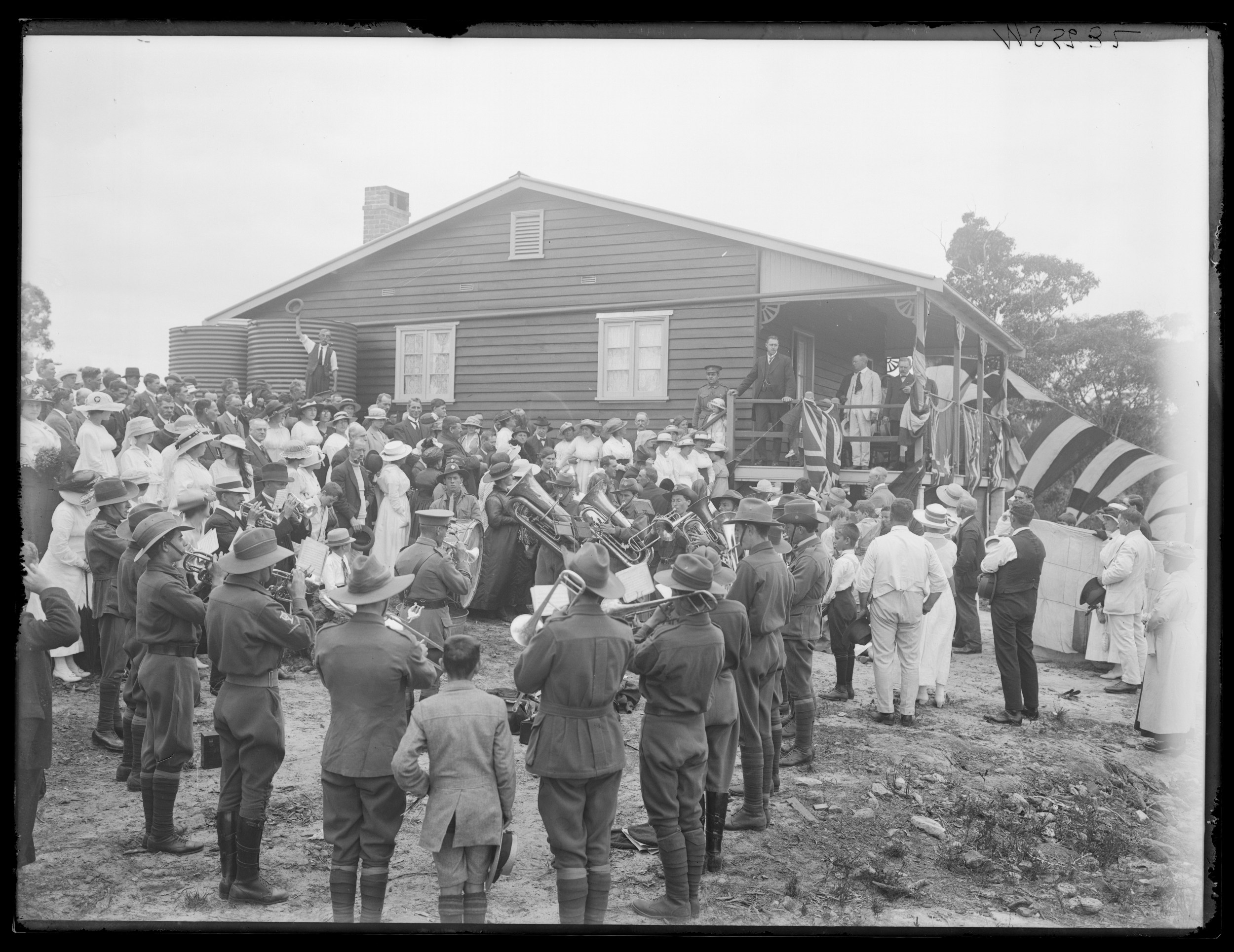 Arthur Pearce was presented with a house in the Frenchs Forest soldier settlement scheme, 20 Jan 1917. Digital ID  NRS4481 7_15905 M5632 Arthur Pearce - Frenchs Forest soldier settlement scheme, 20 Jan 1917