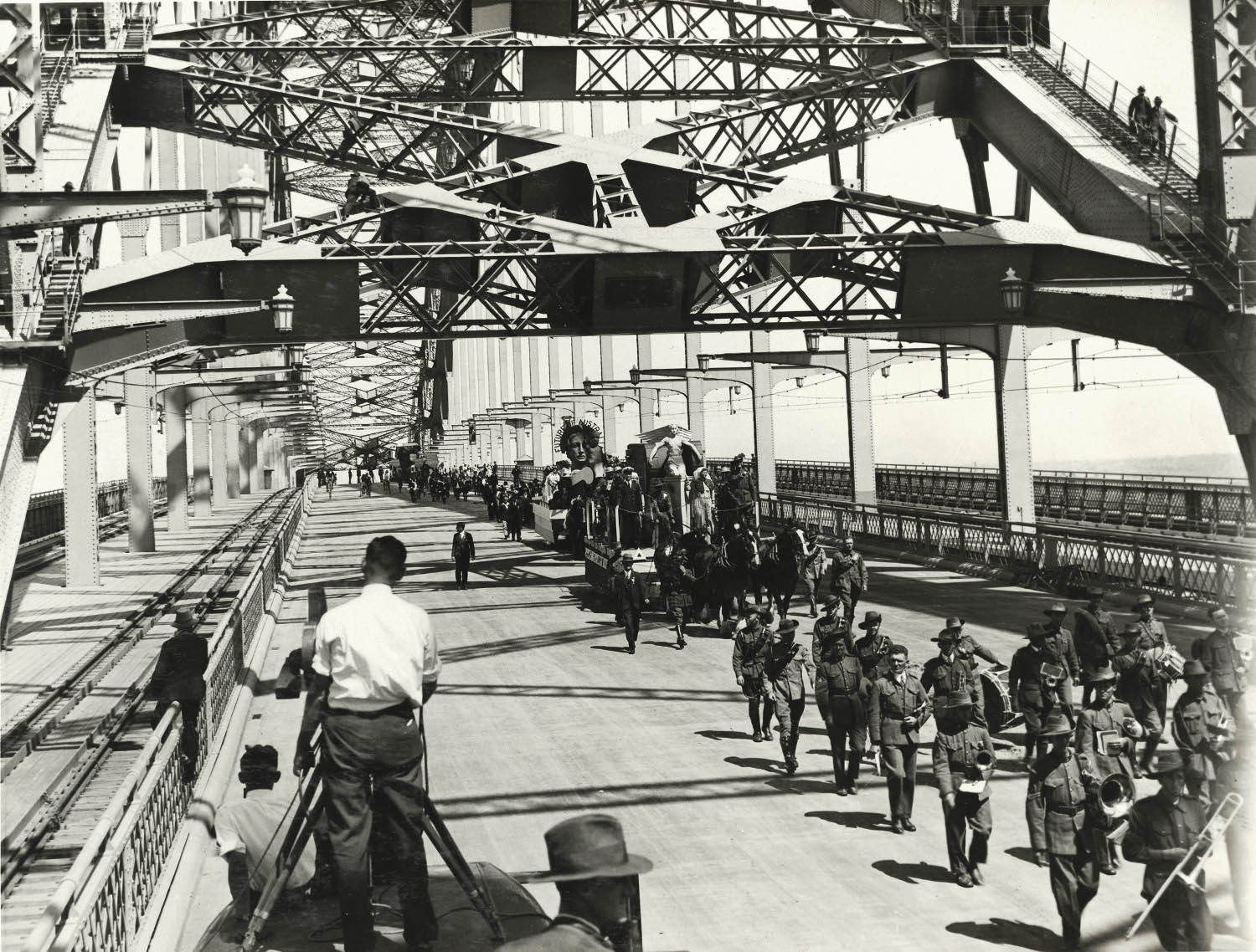 Sydney Harbour Bridge - Procession crossing Bridge, 19 Mar 1932. ID 12685_a007_a00704_8734000141r Sydney Harbour Bridge - Procession crossing Bridge, 19 Mar 1932. ID 12685_a007_a00704_8734000141r