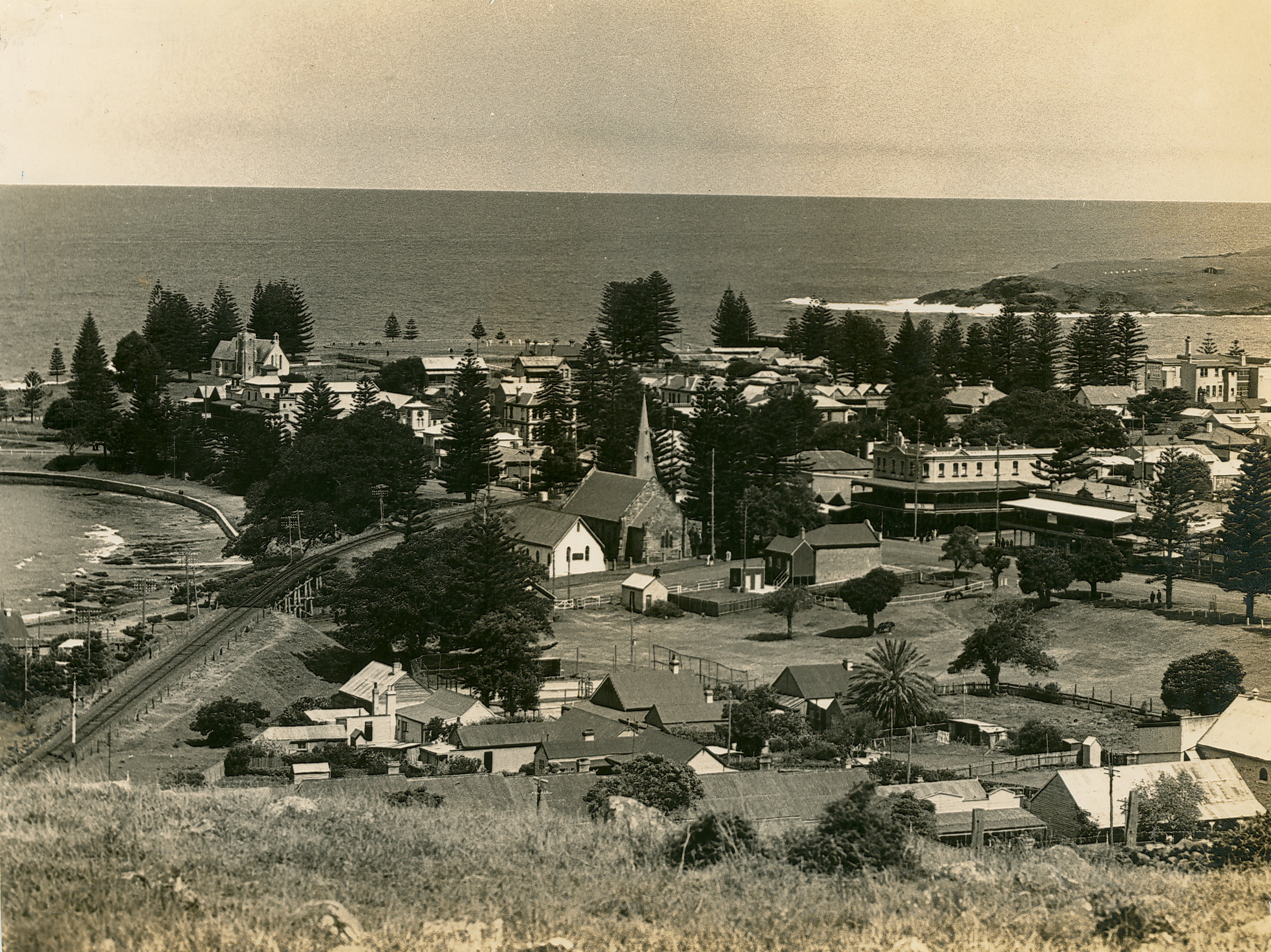Kiama from Tunnel Hill NRS-12932-1-[X2444]-4-27