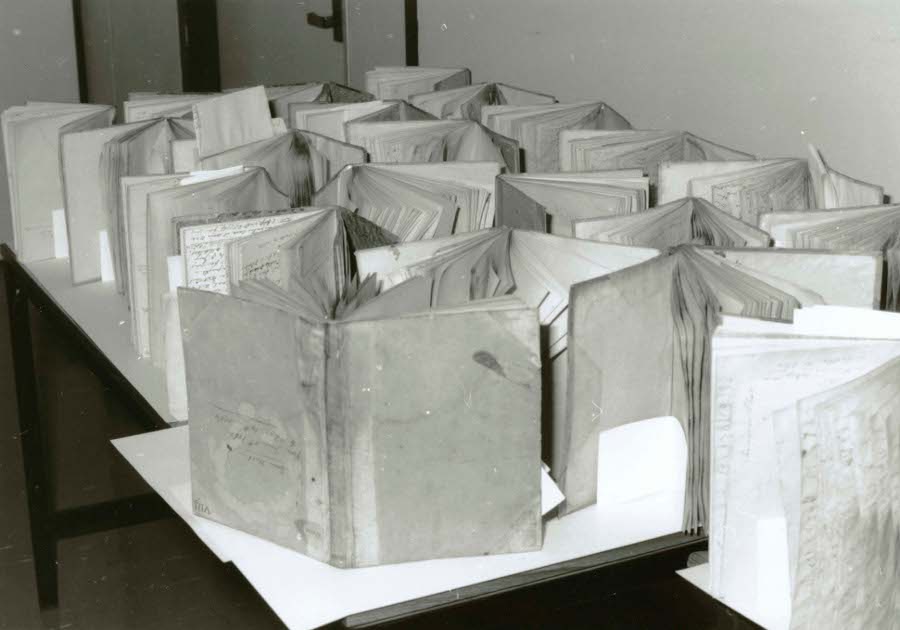 Air Drying Air drying is the safest method for salvaging wet records  Air drying is the safest method for salvaging wet