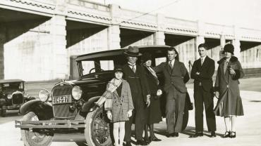 Dr J.J.C. Bradfield, Mrs Bradfield and family, 12 Sep 1931. Digital ID 12685_a007_a00704_8723000147