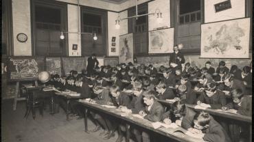 Cooks Hill Public School - Geography Class, c.1912. Digital ID 15051_a047_003255