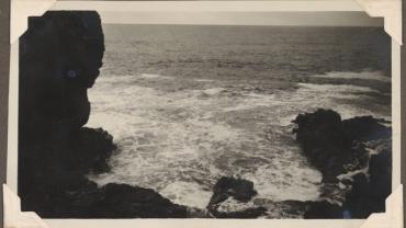 At Kiama blowhole, 9 Apr 1930. Digital ID 549_a029_a029000291