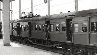 First electric train on Sydney Harbour Bridge, 11 Mar 1932. Digital ID 12685_a007_a00704_8735000063r