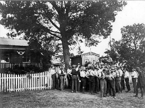 Men receiving mail at Scheyville Training Farm, c.1926. Digital ID 5529_a003_a003000005r