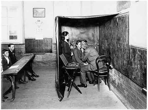 Eye examination at School Travelling Ophthalmic Clinic, c.1914. Digital ID 4880_a004_a004000011r