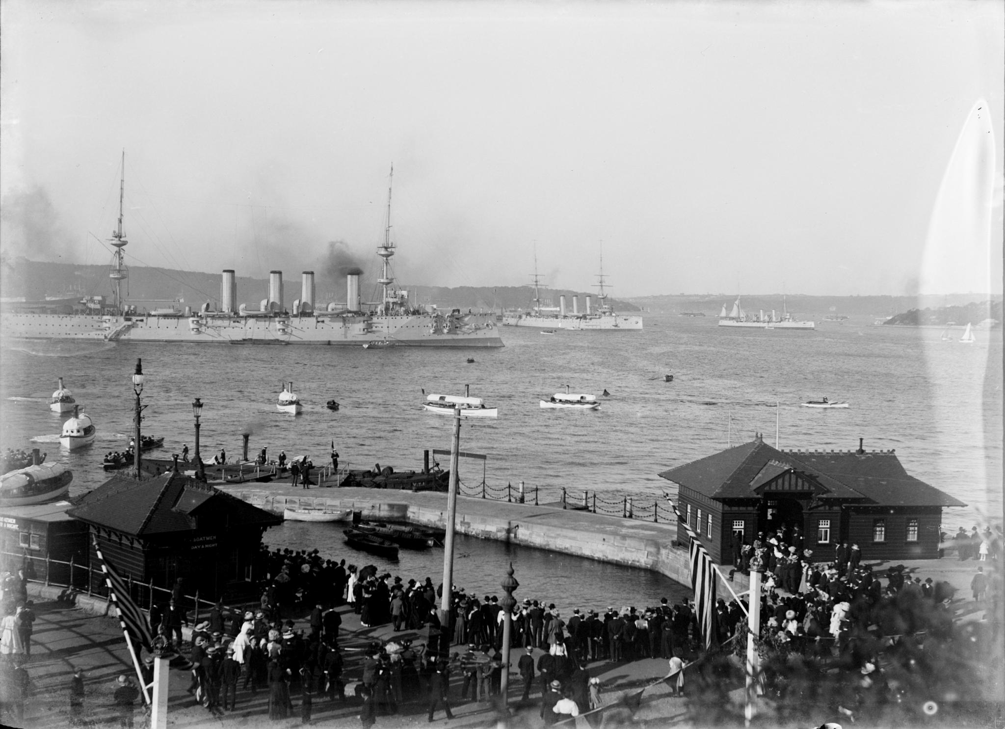 Crowds out to see the Great White Fleet in Sydney Harbour. NRS-18526-1-3-[101_150]-7